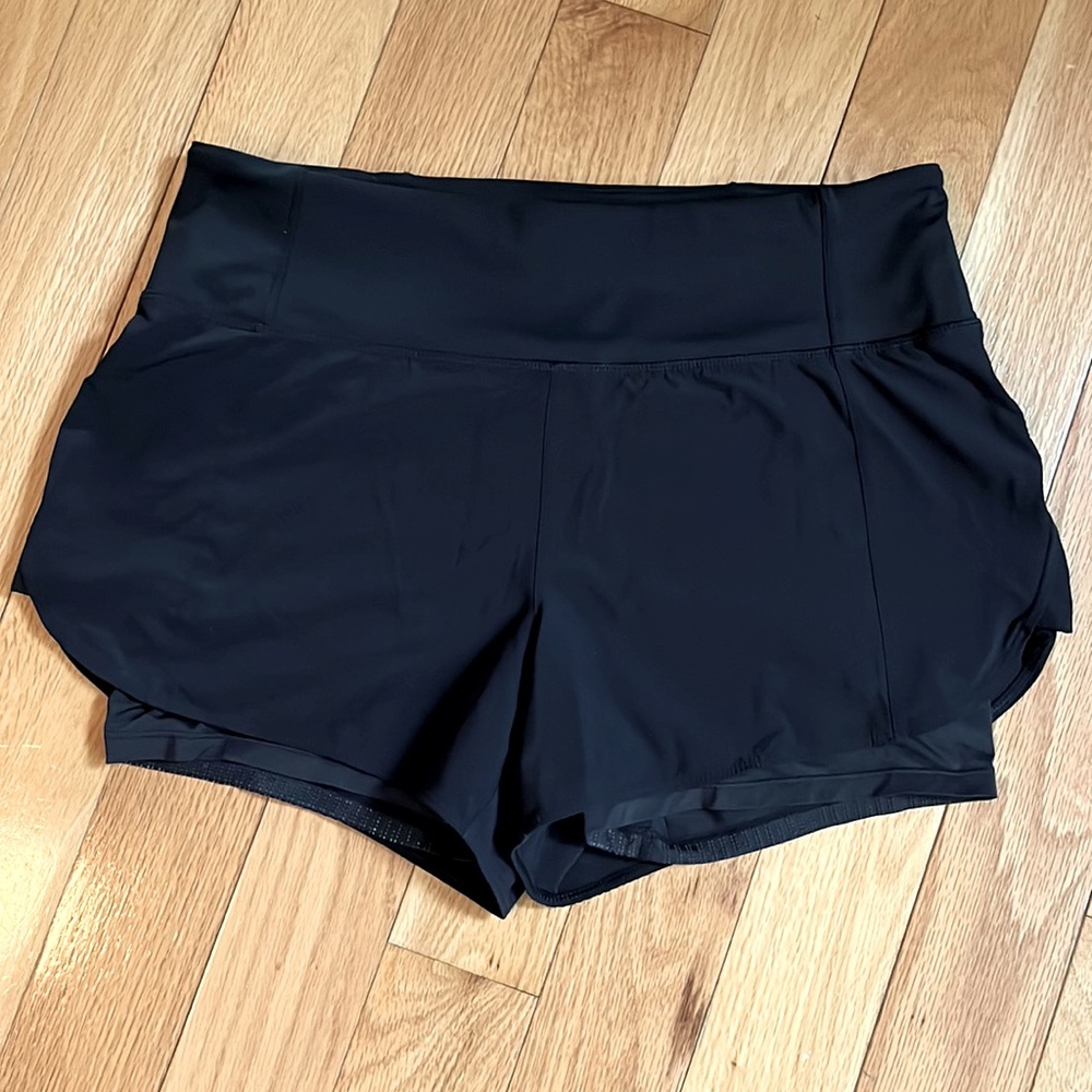 Athleta Pulse 2 in 1 shorts with liner